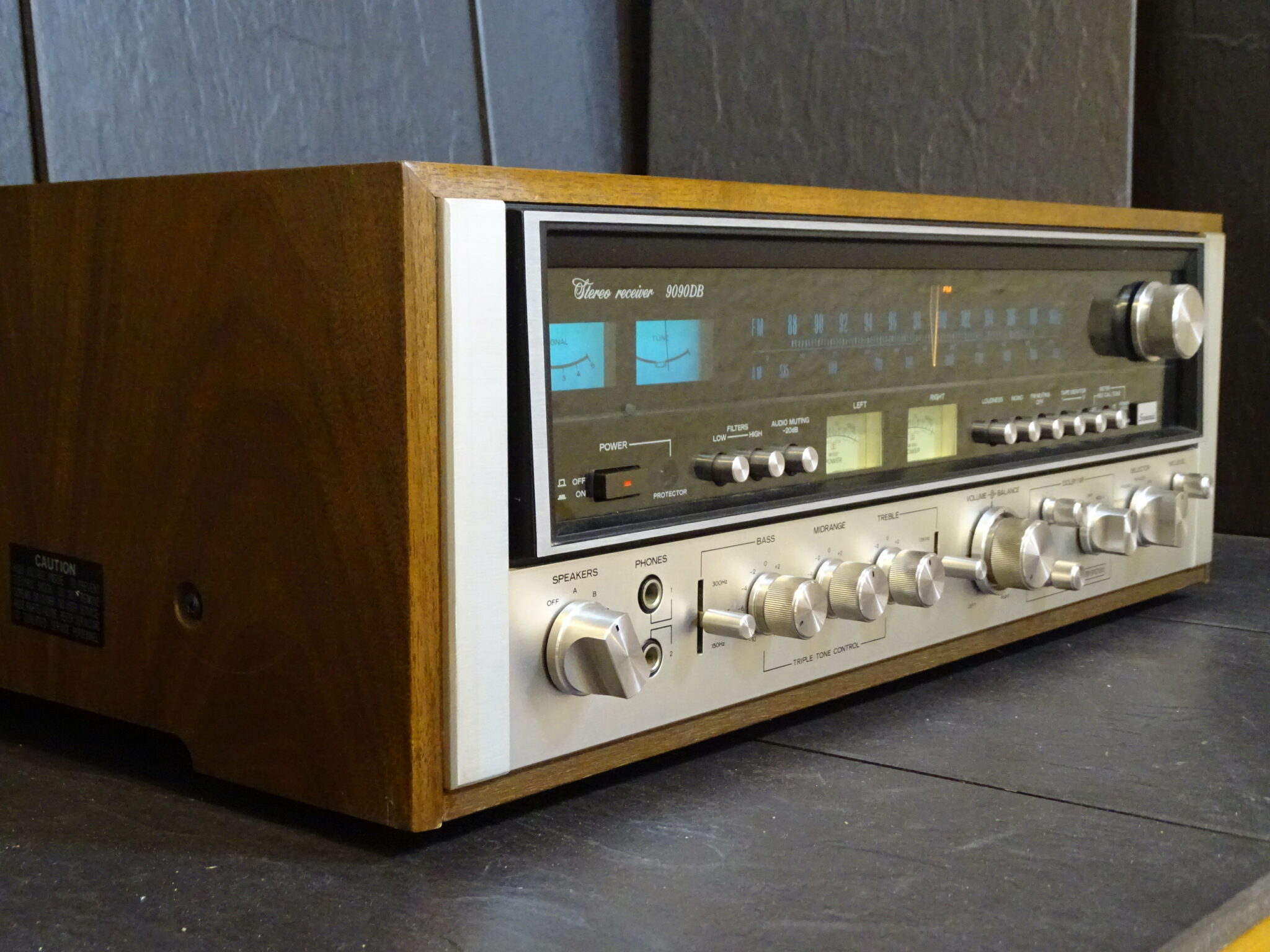 SANSUI 9090 DB STEREO RECEIVER WOOD CASE RetroAudio